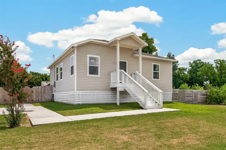403 S 2nd Street, La Porte, TX 77571 - #3