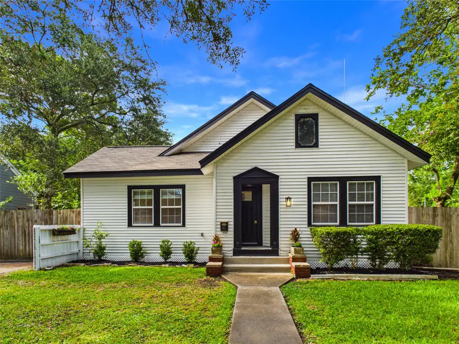 24 11th Avenue N, Texas City, TX 77590 - #3