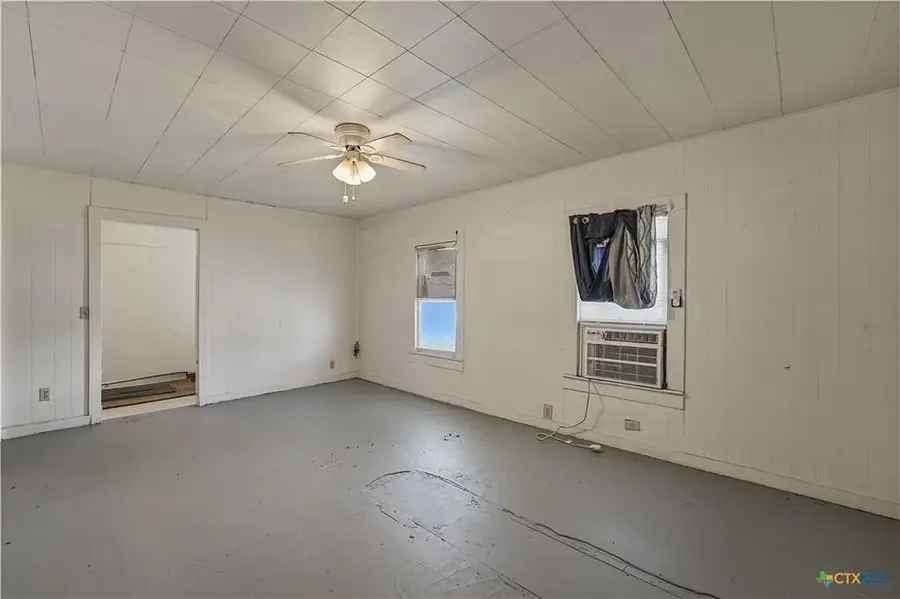 230 Thornton Street, Gonzales, TX 78629 - #2