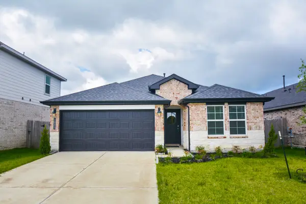 1035 Vista Pointe Drive, Fresno, TX 77545