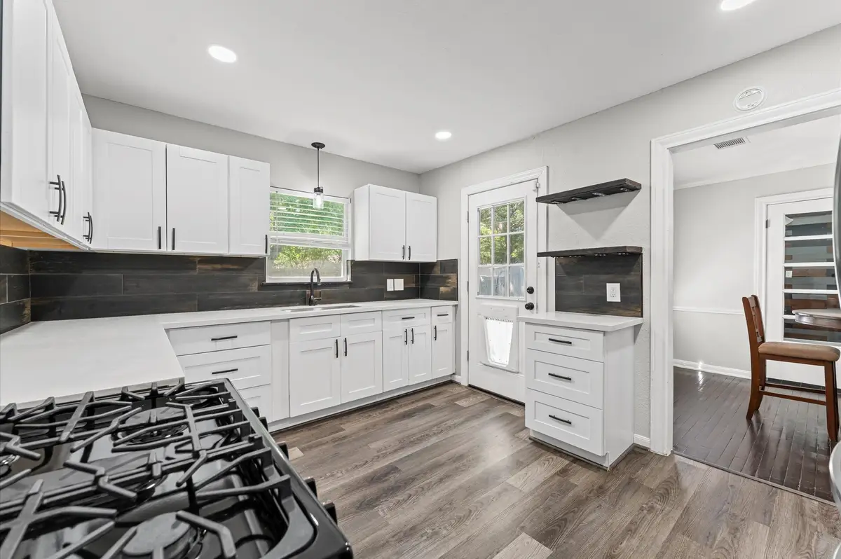 921 22nd Avenue N, Texas City, TX 77590 - Image #1