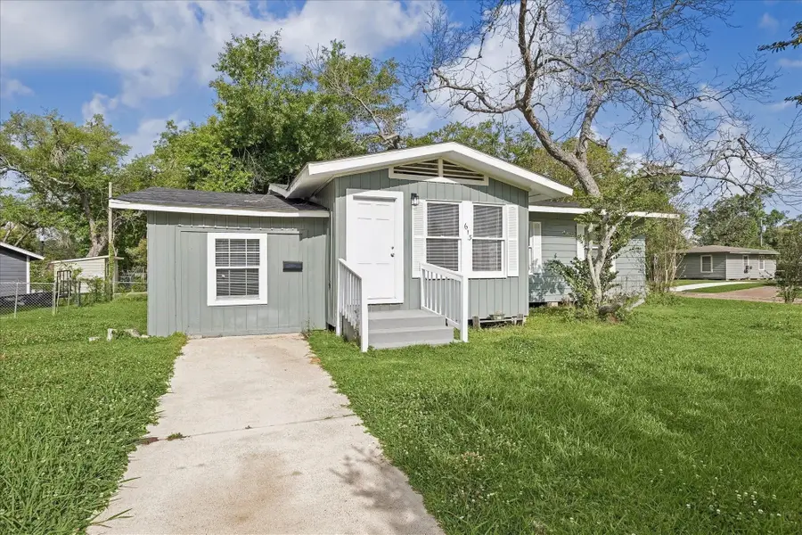 613 Winding Way Street, Lake Jackson, TX 77566 - #2