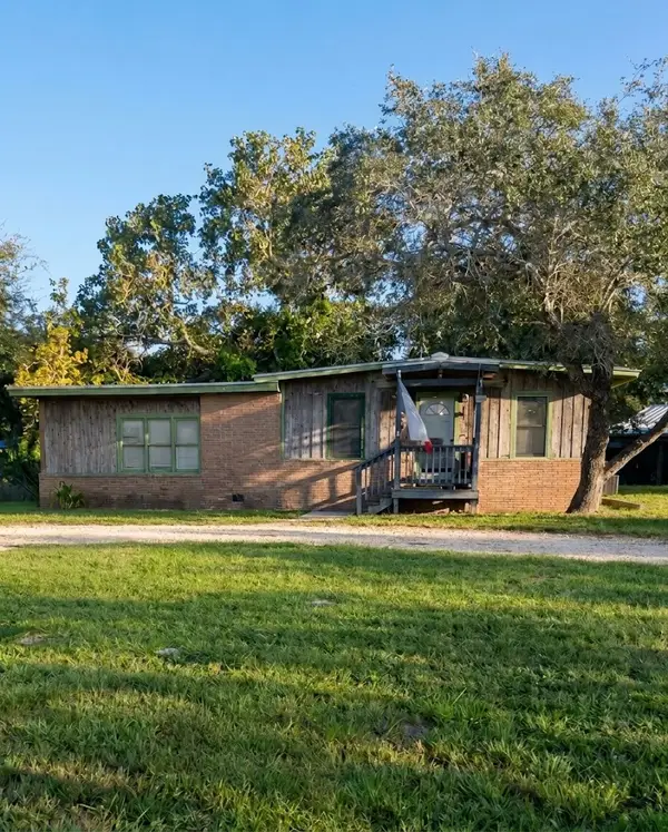 109 Huckleberry Street, Rockport, TX 78382