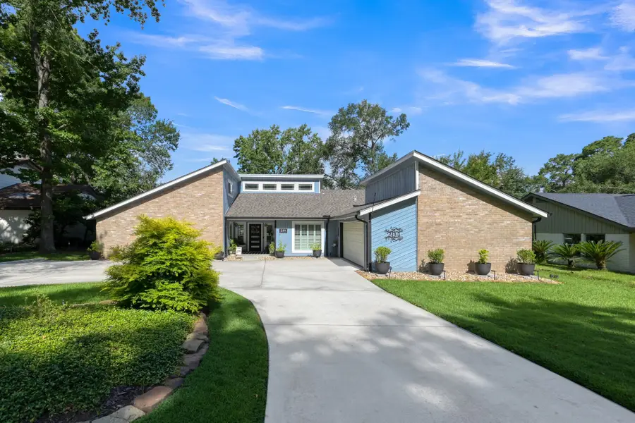 204 Springs Edge Drive, Conroe, TX 77356 - #2