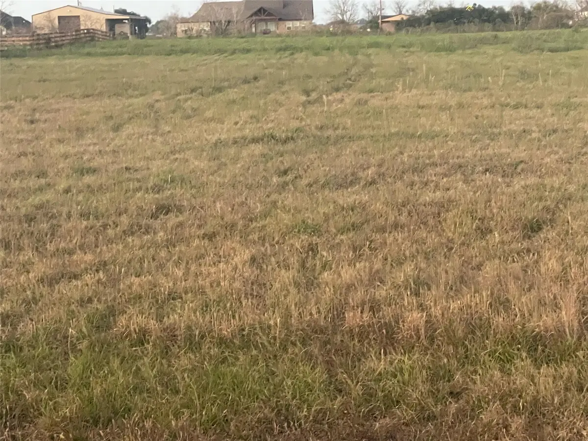 714 Chuckwagon Trail, Angleton, TX 77515 - Image #1
