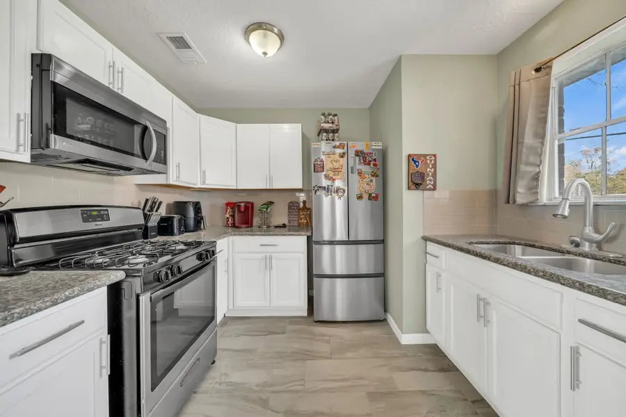 101 Lincoln Cedar Drive, Baytown, TX 77523 - Image #3