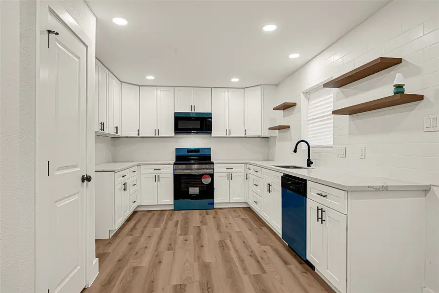 5827 Heron Drive, Houston, TX 77033 - Image #3