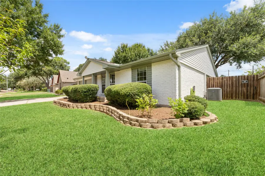 5922 Hummingbird Street, Houston, TX 77096 - #2