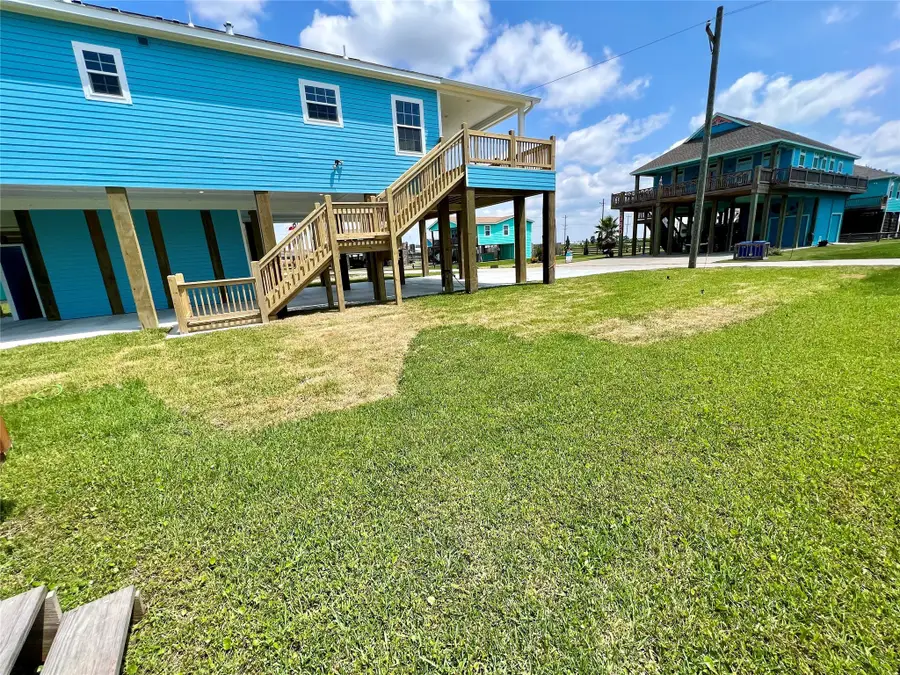978 Fisherman Drive S, Crystal Beach, TX 77650 - Image #3