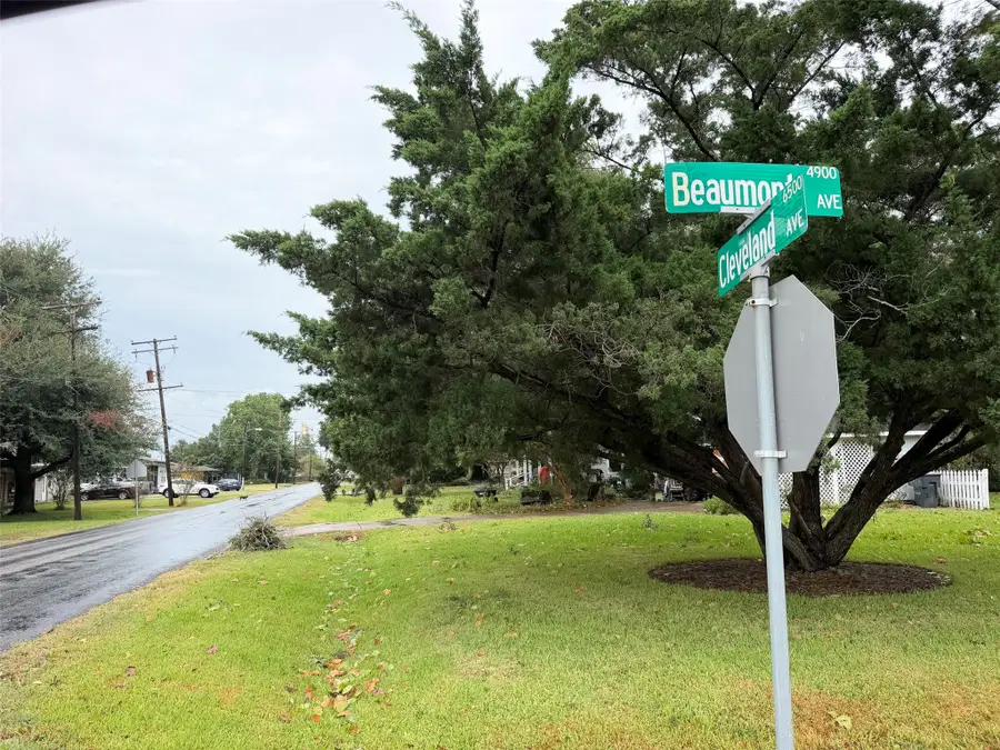 000 Beaumont Ave, Groves, TX 77619 - #2