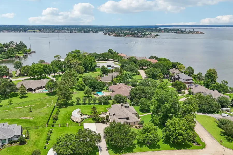 118 Waterfront Drive, Montgomery, TX 77356 - #2