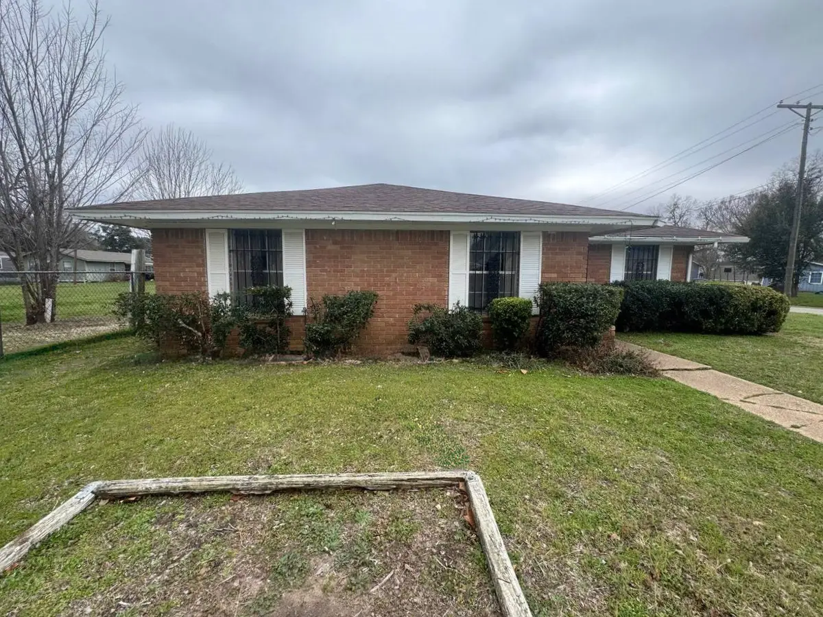 1209 W 2nd Street, Hearne, TX 77859 - #1