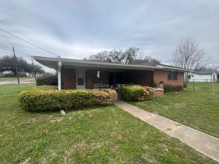 1209 W 2nd Street, Hearne, TX 77859 - #2