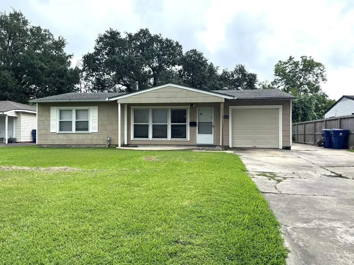 609 24th Avenue N, Texas City, TX 77590 - #1