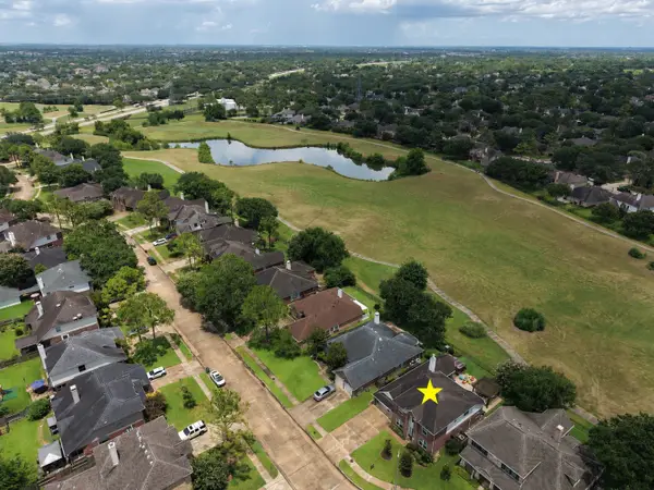 3239 Braesview Drive, Pearland, TX 77584
