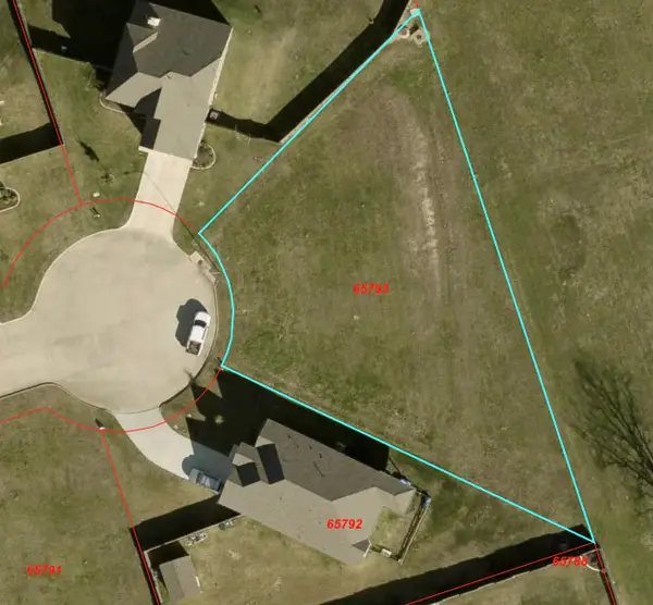 1701 Twin Oaks Circle, Brenham, TX 77833