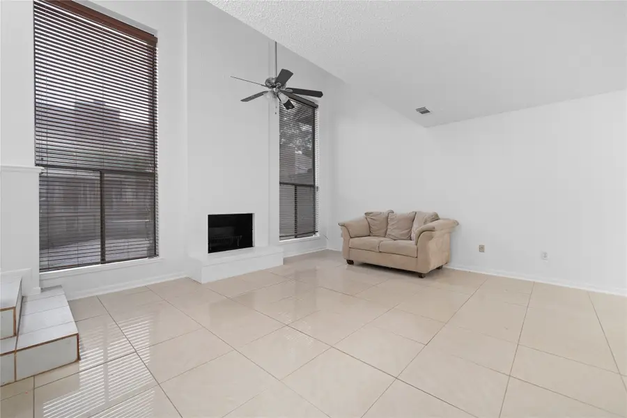 13742 Hollowgreen Drive #604, Houston, TX 77082 - Image #3