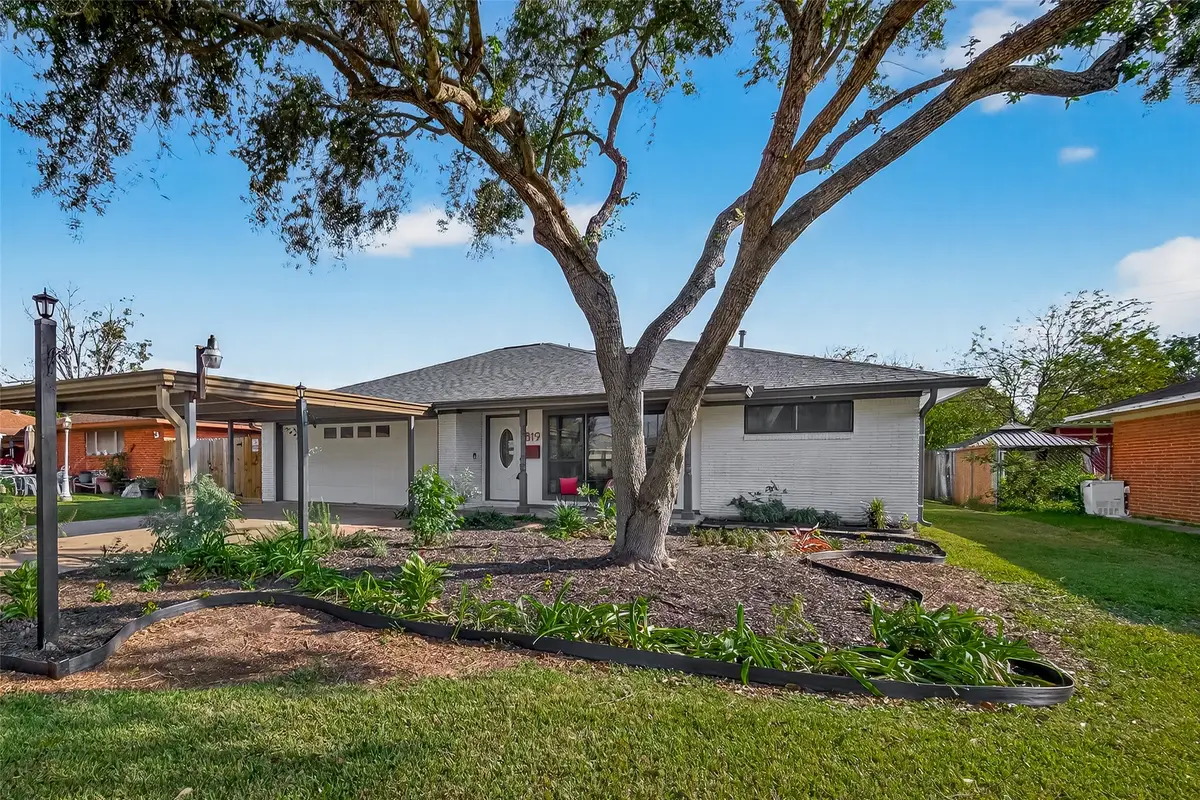 819 S 4th Street, La Porte, TX 77571 - Image #1