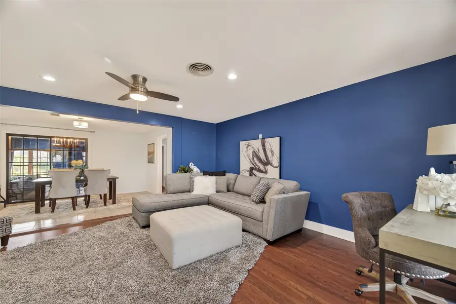 819 S 4th Street, La Porte, TX 77571 - Image #2