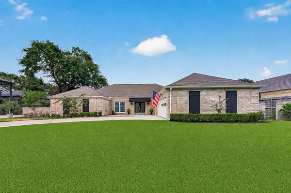 822 Merrick Drive, Sugar Land, TX 77478