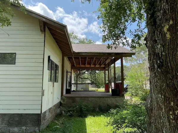 108 Bounty Street, Blessing, TX 77419