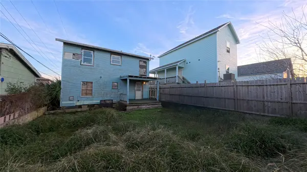 7002 Avenue Q 1/2, Galveston, TX 77551