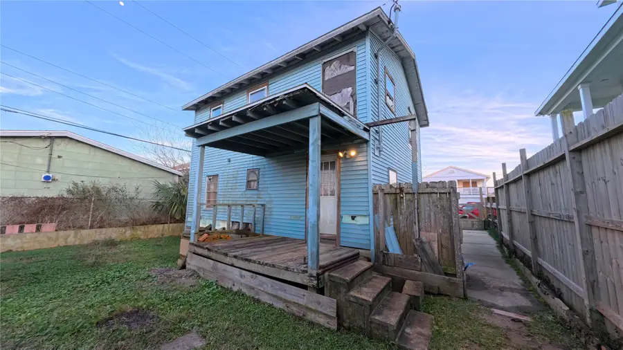 7002 Avenue Q 1/2, Galveston, TX 77551 - Image #2
