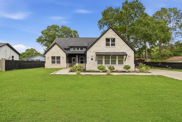 708 Magnolia St Avenue, Sealy, TX 77474