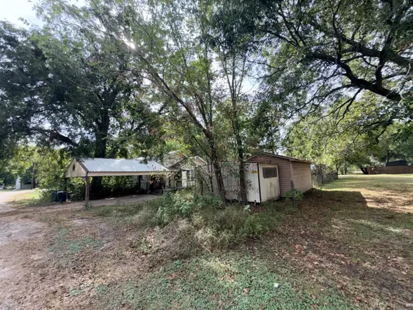 504 N Milam Avenue, Richland, TX 76681