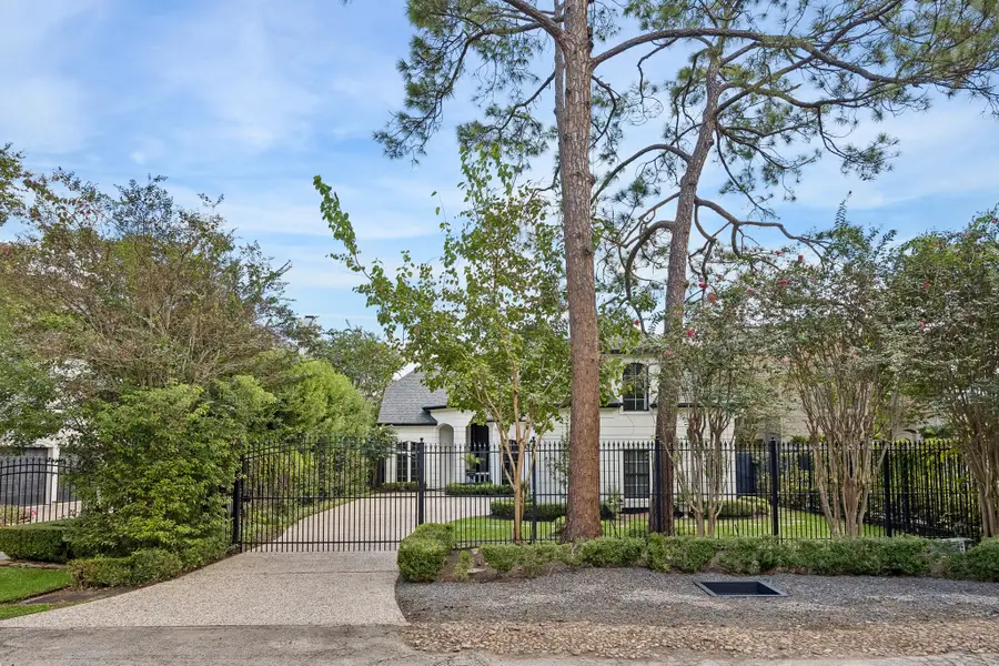 33 W Broad Oaks Drive, Houston, TX 77056 - #2