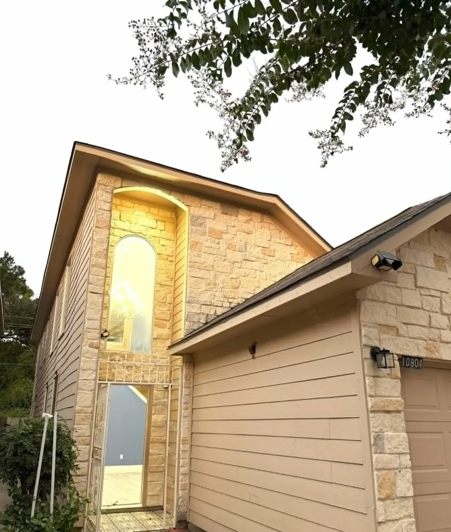 10904 Panther Court, Houston, TX 77099 - Image #2