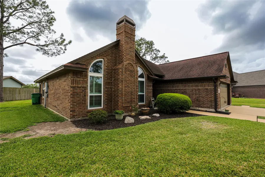 4 Lasso Court, Angleton, TX 77515 - #2