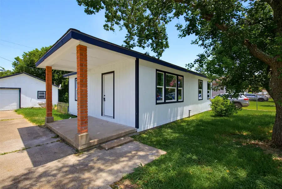 1004 11th Street N, Texas City, TX 77590 - #2