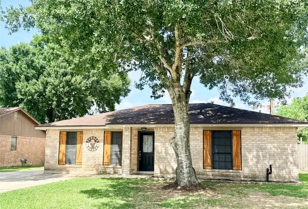 1310 Valley Drive, Angleton, TX 77515