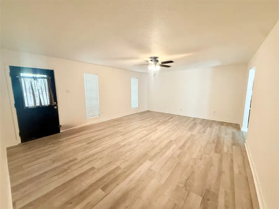 1310 Valley Drive, Angleton, TX 77515 - #3