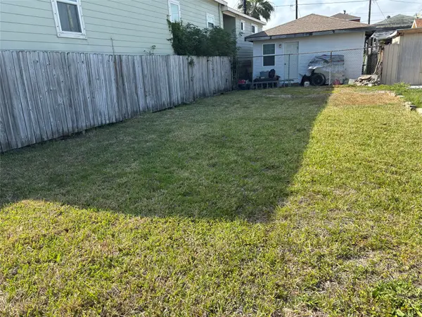 5306 Avenue L, Galveston, TX 77551