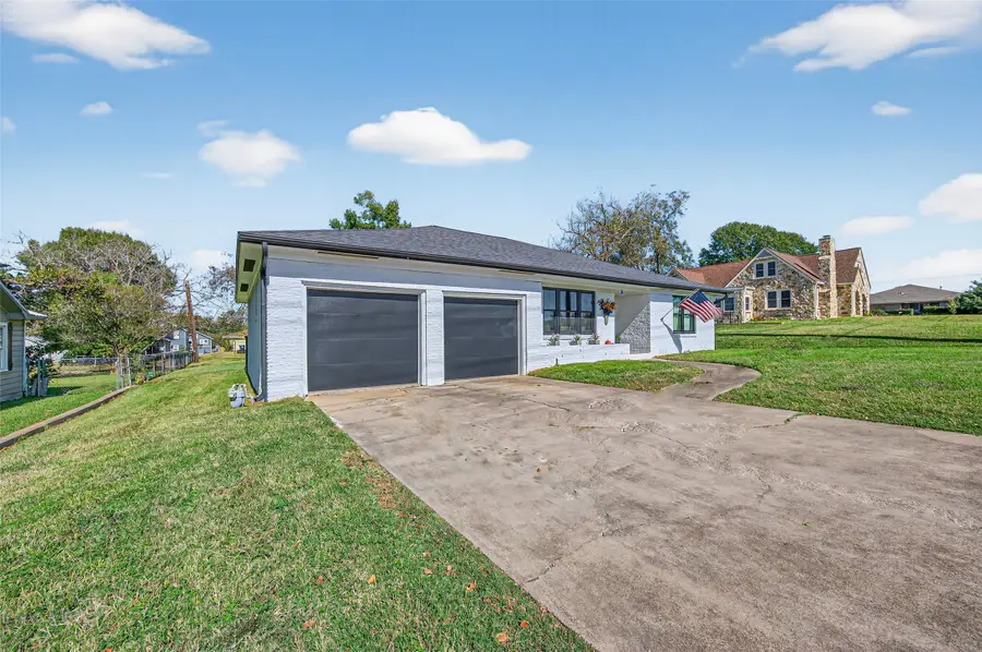 302 W Stone Street, Brenham, TX 77833 - Image #2