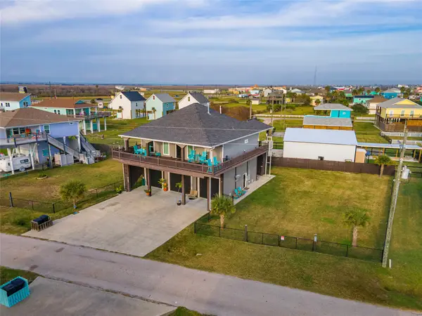 938 Eastview, Port Bolivar, TX 77650