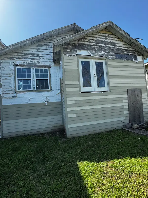 3122 Avenue N 1/2, Galveston, TX 77550