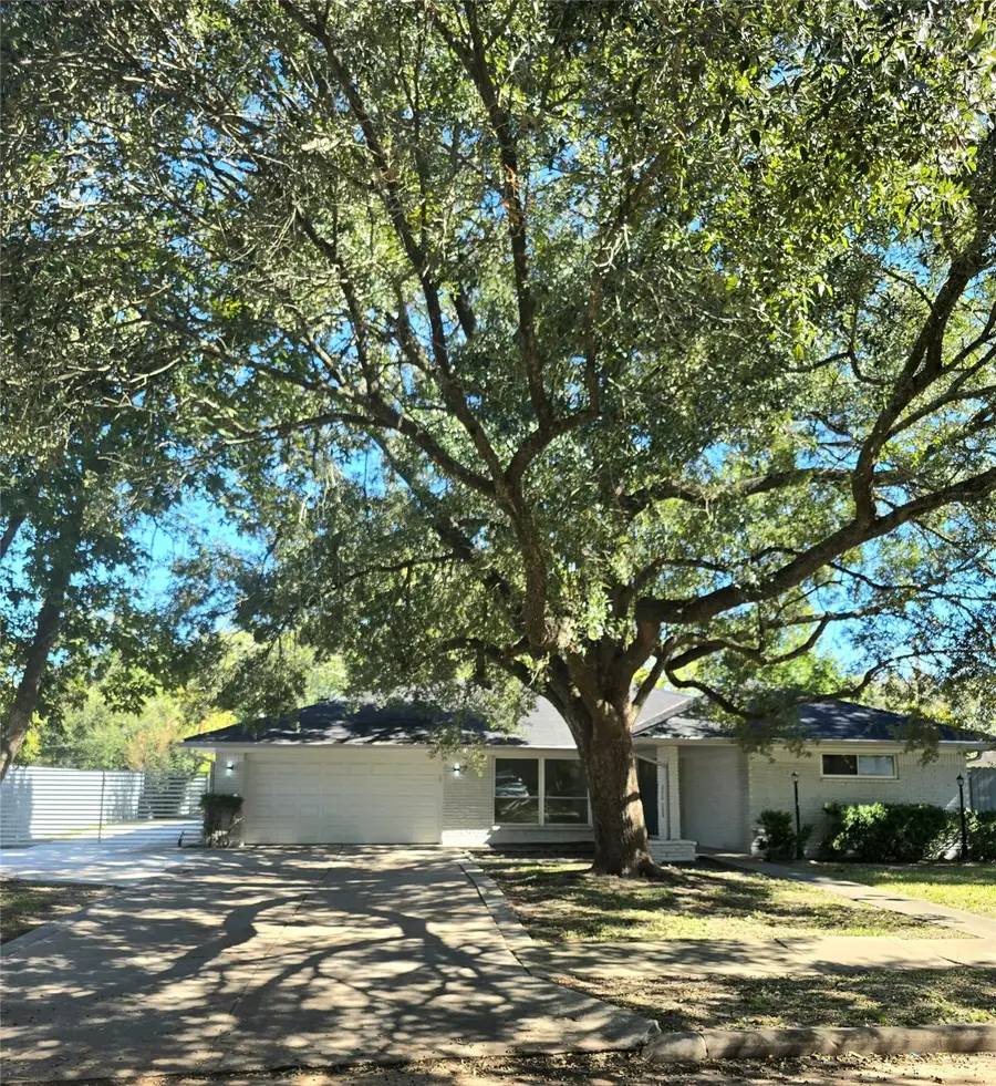 11907 Renwick Drive, Houston, TX 77035 - Image #3