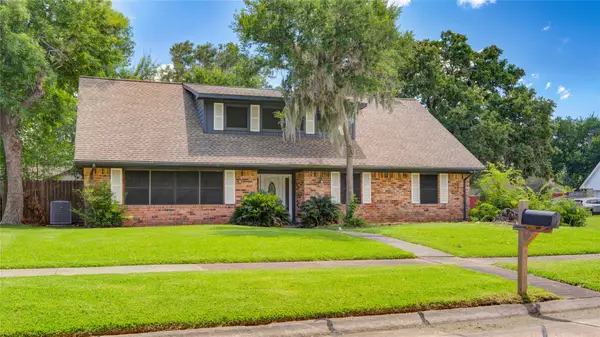 15702 Wandering Trail, Friendswood, TX 77546