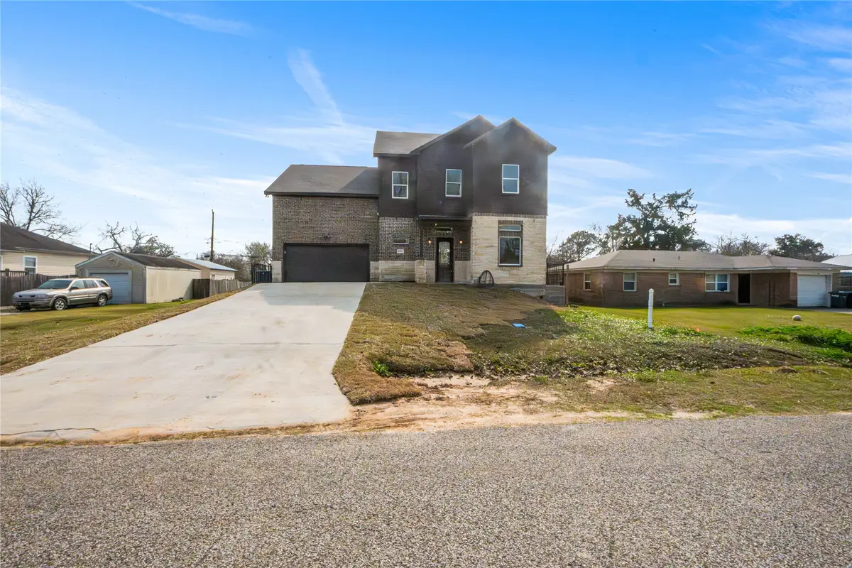 6413 N Ridgecrest Drive, Hitchcock, TX 77563 - #1
