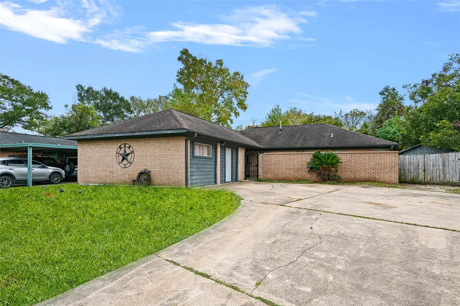 4205 Lariat Drive, Baytown, TX 77521 - Image #2