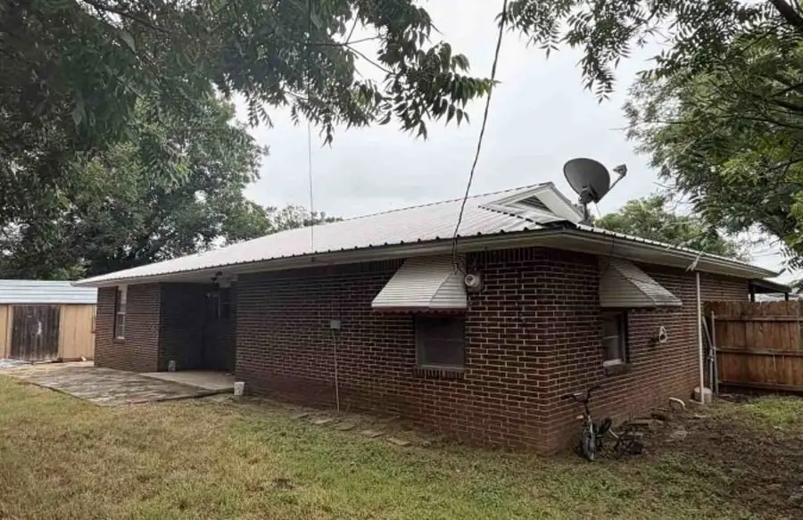 201 E Meadow Street, Iredell, TX 76649 - #3