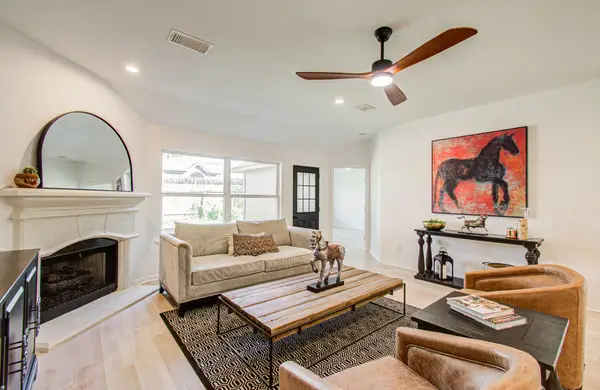 2030 Creek Shore Lane, Pearland, TX 77581