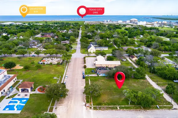 423 3rd Avenue N, Texas City, TX 77590