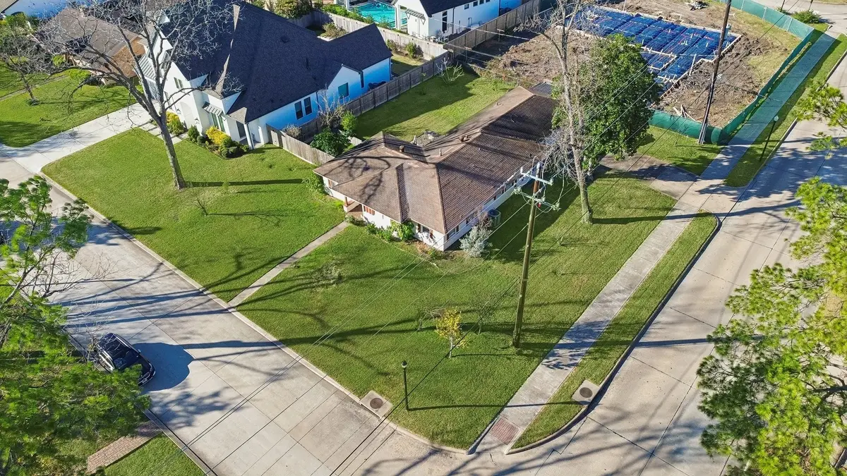 8802 Cedarbrake Drive, Spring Valley Village, TX 77055 - Image #1