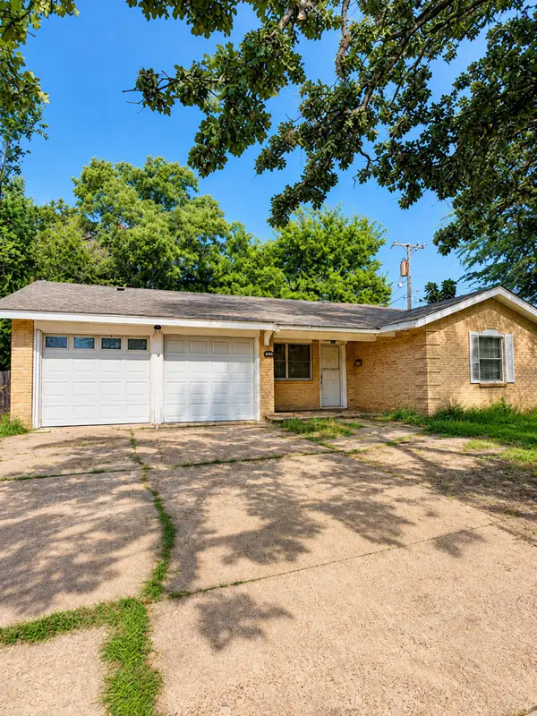 54 29th Street Nw, Paris, TX 75460