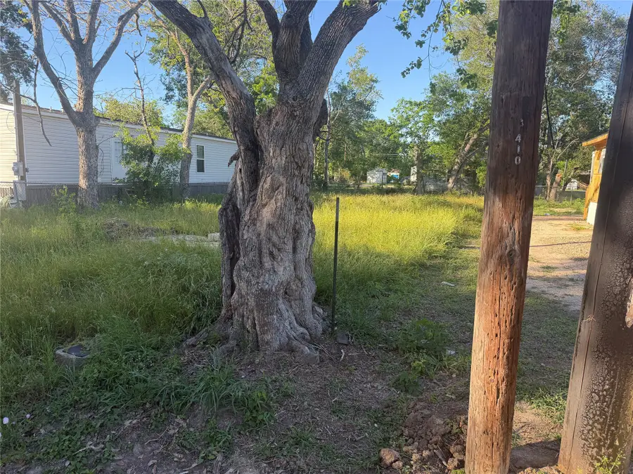 412 E Union Street, Eagle Lake, TX 77434 - #2