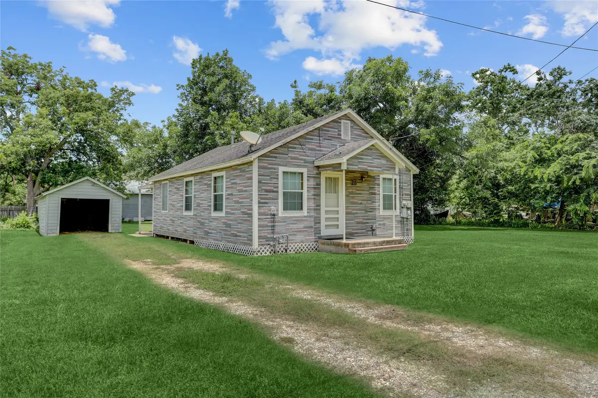 215 E Dahlgren Avenue, Wharton, TX 77488 - #1